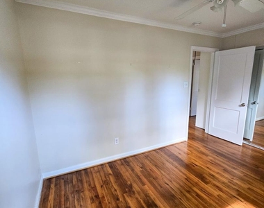 2211 Bernard Street - Photo Thumbnail 19