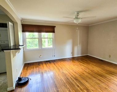 2211 Bernard Street - Photo Thumbnail 2