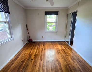 2211 Bernard Street - Photo Thumbnail 10