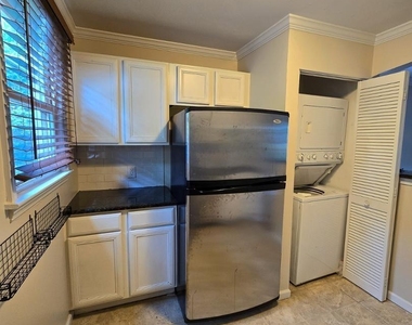 2211 Bernard Street - Photo Thumbnail 8