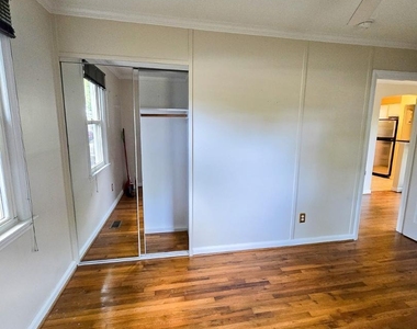 2211 Bernard Street - Photo Thumbnail 12