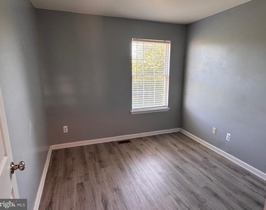 658 Dairy Drive - Photo Thumbnail 9