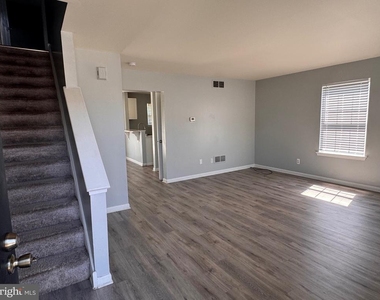658 Dairy Drive - Photo Thumbnail 2