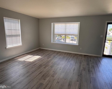658 Dairy Drive - Photo Thumbnail 3
