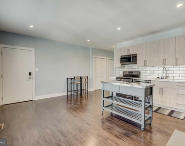 1605 F Street Ne - Photo Thumbnail 4