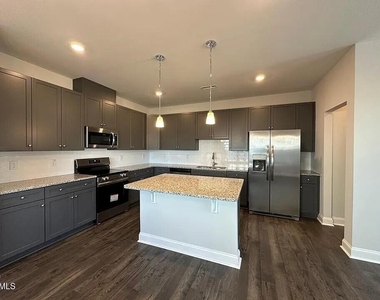 529 Eversden Drive - Photo Thumbnail 9