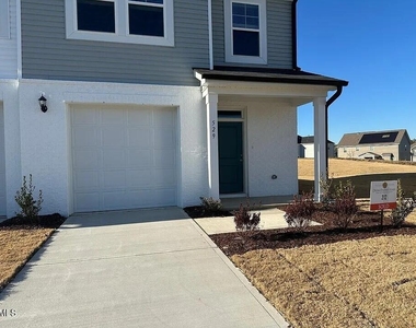 529 Eversden Drive - Photo Thumbnail 2