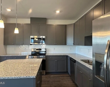529 Eversden Drive - Photo Thumbnail 13