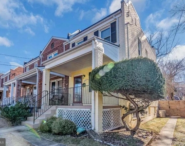 4011 Blaine Street Ne - Photo Thumbnail 9