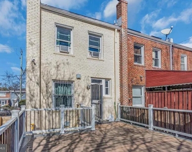 4011 Blaine Street Ne - Photo Thumbnail 3