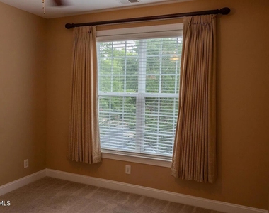 822 Providence Glen Drive - Photo Thumbnail 9
