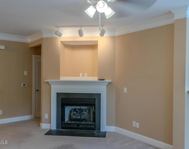 822 Providence Glen Drive - Photo Thumbnail 4
