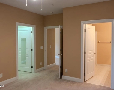 822 Providence Glen Drive - Photo Thumbnail 10
