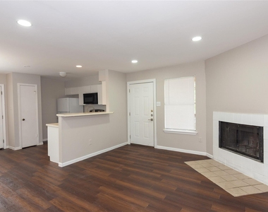 1603 Onion Creek Village Dr - Photo Thumbnail 6