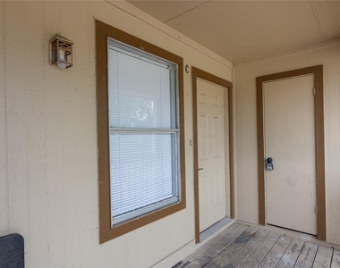 1603 Onion Creek Village Dr - Photo Thumbnail 1