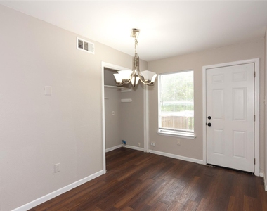 1603 Onion Creek Village Dr - Photo Thumbnail 4