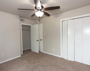 1603 Onion Creek Village Dr - Photo Thumbnail 11