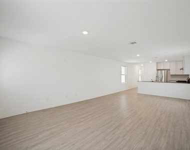 7631 Parish Pl - Photo Thumbnail 1