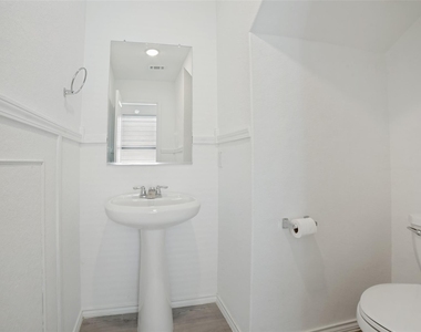 7631 Parish Pl - Photo Thumbnail 8