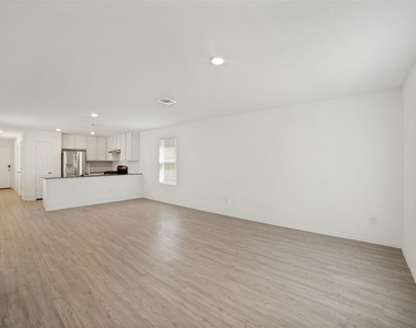 7631 Parish Pl - Photo Thumbnail 2