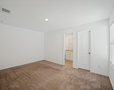 7631 Parish Pl - Photo Thumbnail 5