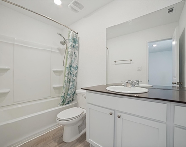 7631 Parish Pl - Photo Thumbnail 6