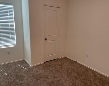 15506 Sweet Mimosa Dr N - Photo Thumbnail 7