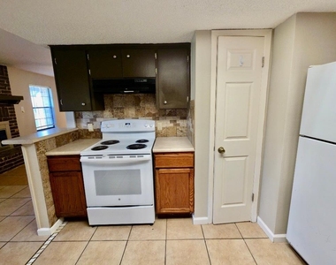 1310 Ray Berglund Blvd - Photo Thumbnail 7