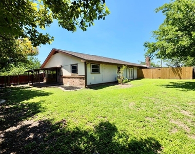 1310 Ray Berglund Blvd - Photo Thumbnail 28