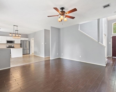 2704 Greenlee Dr - Photo Thumbnail 6