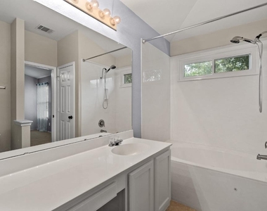 2704 Greenlee Dr - Photo Thumbnail 17
