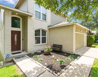2704 Greenlee Dr - Photo Thumbnail 2