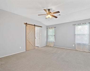 2704 Greenlee Dr - Photo Thumbnail 15