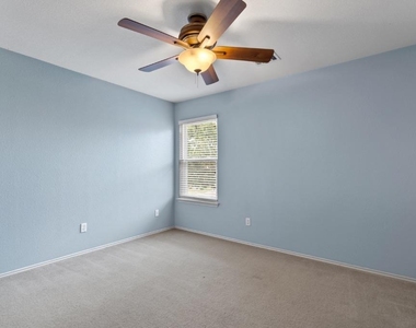 2704 Greenlee Dr - Photo Thumbnail 25