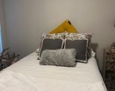 300 Ancellotta Way - Photo Thumbnail 4