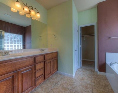 321 Limestone Trl - Photo Thumbnail 8