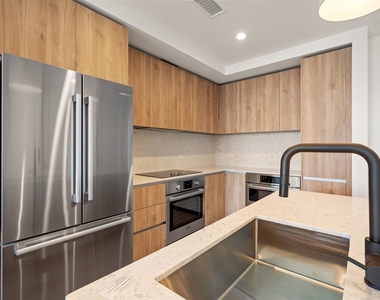 84 East Ave - Photo Thumbnail 6