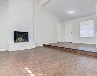 5703 Gloucester Ln - Photo Thumbnail 5