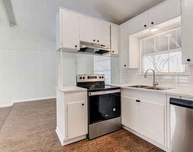 5703 Gloucester Ln - Photo Thumbnail 7