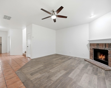 1136 Beechwood Dr - Photo Thumbnail 7