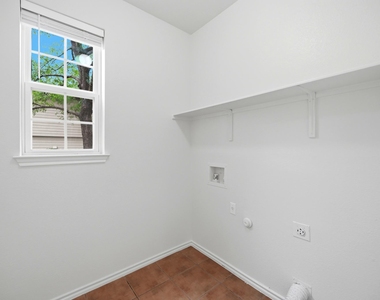 1136 Beechwood Dr - Photo Thumbnail 17