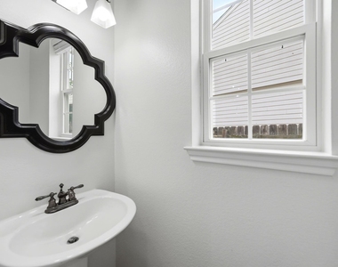 1136 Beechwood Dr - Photo Thumbnail 16