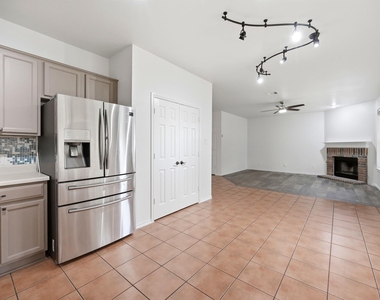 1136 Beechwood Dr - Photo Thumbnail 15