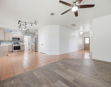 1136 Beechwood Dr - Photo Thumbnail 9