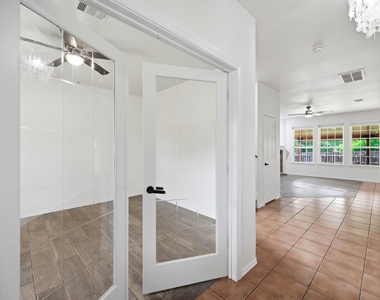 1136 Beechwood Dr - Photo Thumbnail 5