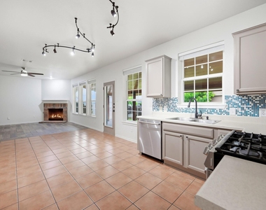 1136 Beechwood Dr - Photo Thumbnail 13
