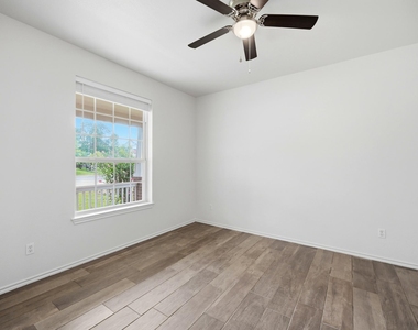 1136 Beechwood Dr - Photo Thumbnail 6