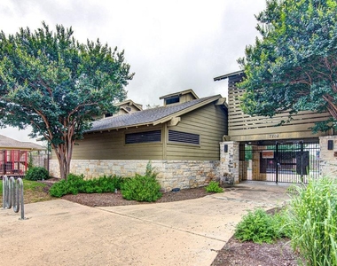 7705 Pebble Creek Dr - Photo Thumbnail 27