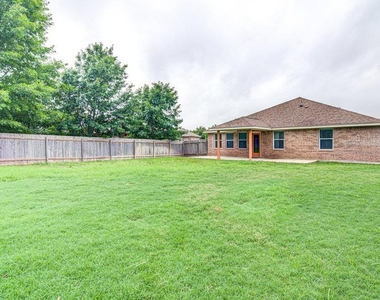 7705 Pebble Creek Dr - Photo Thumbnail 24