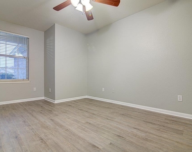 7705 Pebble Creek Dr - Photo Thumbnail 8